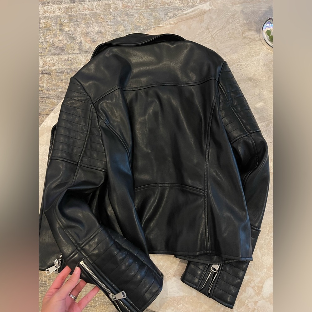 Women’s jacket - Picture 2 of 3